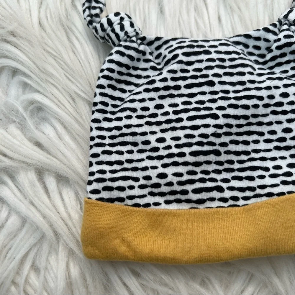 Gerber Baby Hat Newborn White Black Geometric Dots Yellow Trim Stretch Cotton
